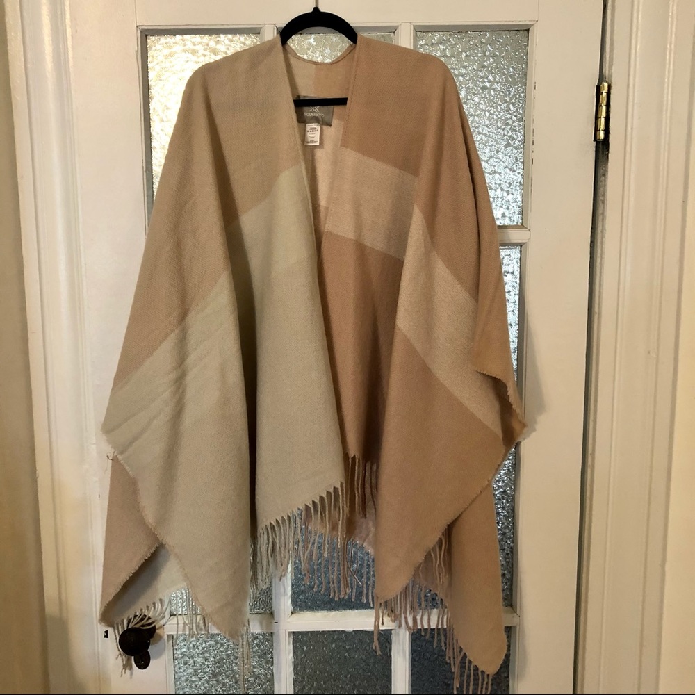 Soia & Kyo scarfigan with fringe NWOT